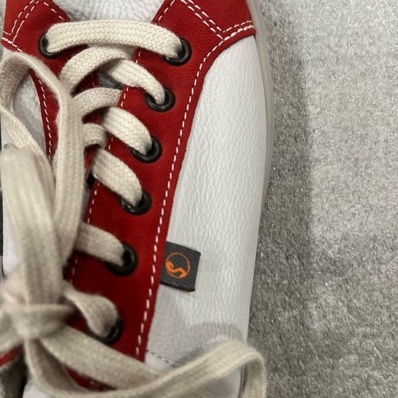 [39/8-8.5] Softinos Women Red and White Low Top Lace Up Sneakers EUC - Picture 3 of 10